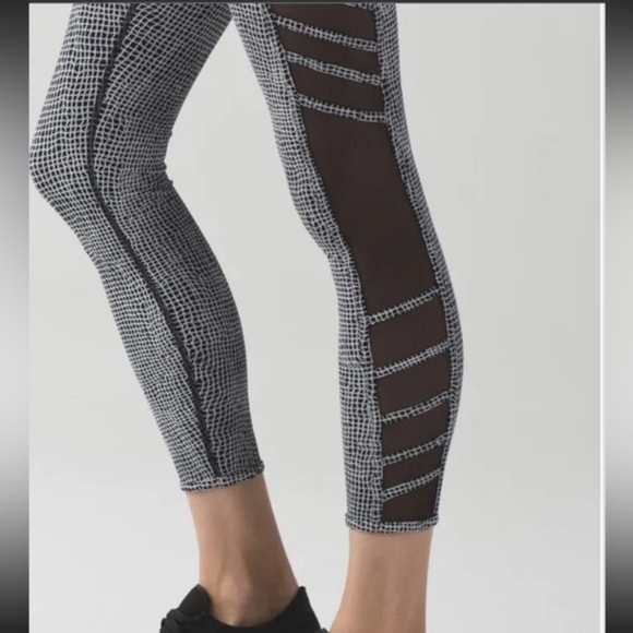 Lululemon Athletica wild And Free Tight Fall Net White Black - Picture 12 of 12